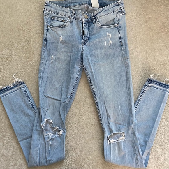 H&M Denim - H&M Super Skinny Ripped Low Waist Jeans Size 27